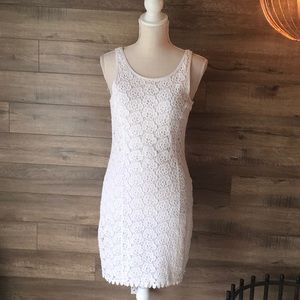 JENNIFER LOPEZ White Sleeveless Dress